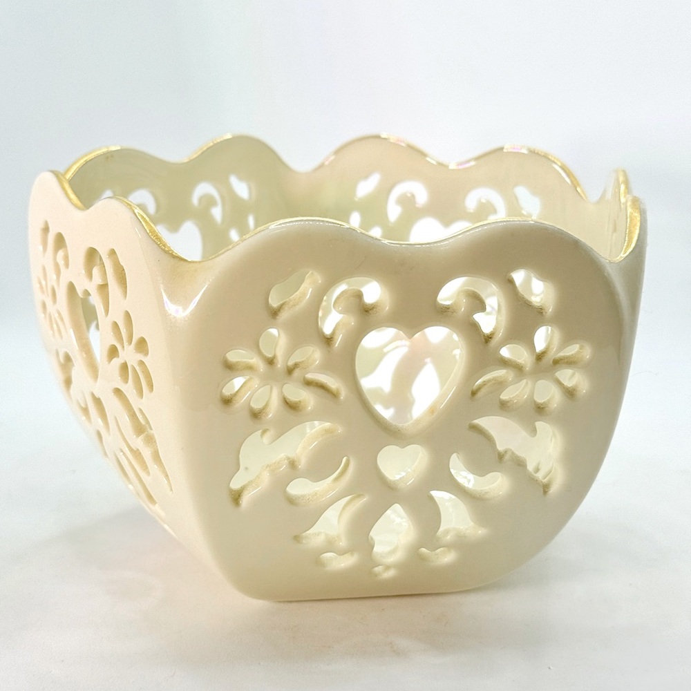 Lenox "Eternal Heart Collection" Pierced Scalloped Bowl with Gold Trim